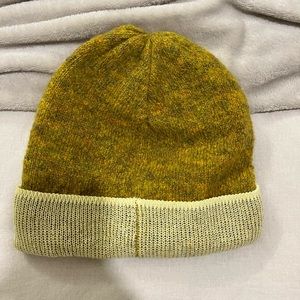 NWOT Club Monaco beanie